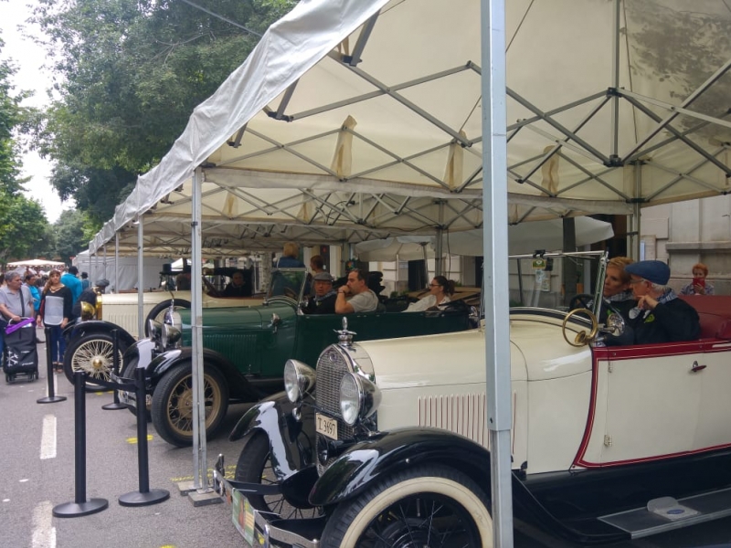 Exposici i IX Rua de Cotxes Antics